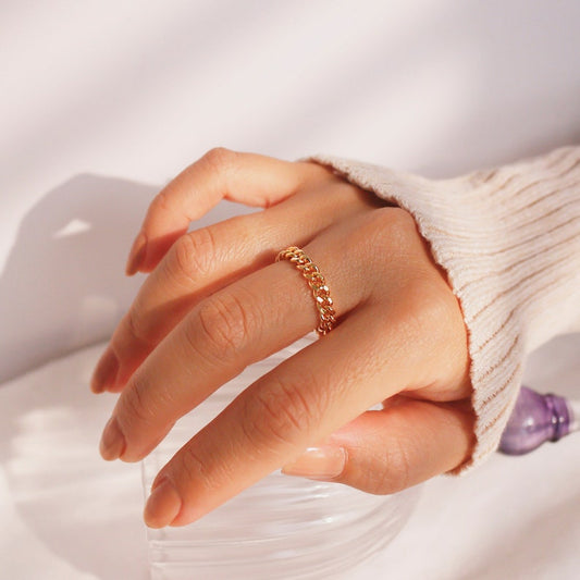 Dainty Gold Chain Ring: Minimalist Statement Jewelry